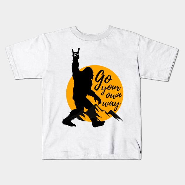 Bigfoot, go your own way Kids T-Shirt by Teessential